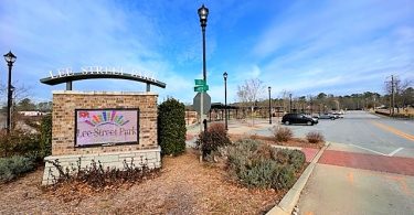 Lee Street Park Entrance